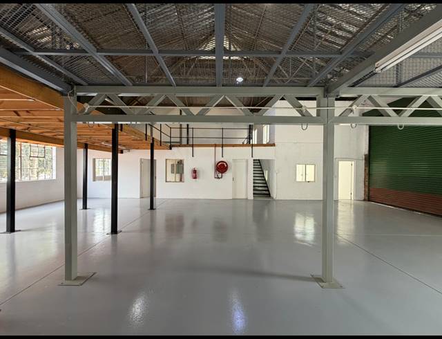 350M² WAREHOUSE TO LET IN HALFWAY HOUSE